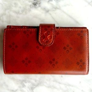 Patricia Nash Linnett bifold waxed full grain leather is new with style ID card